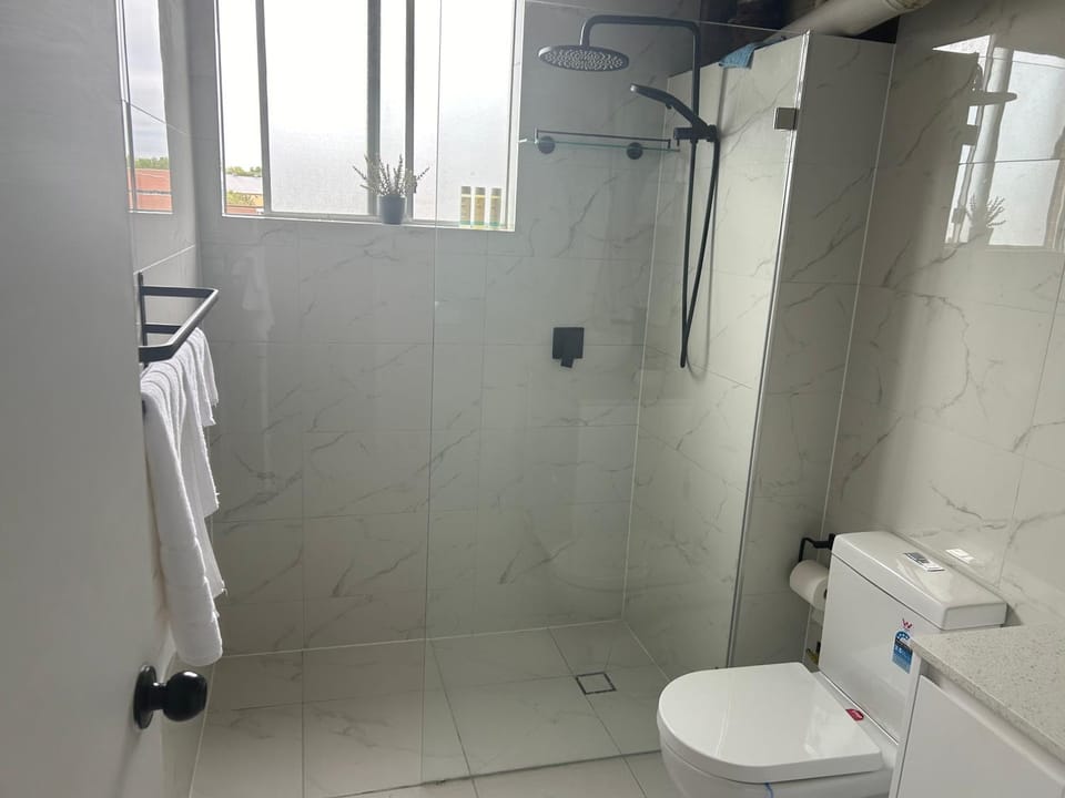 Chic Retreat in Granville - steps to train ! Apartment in Sydney