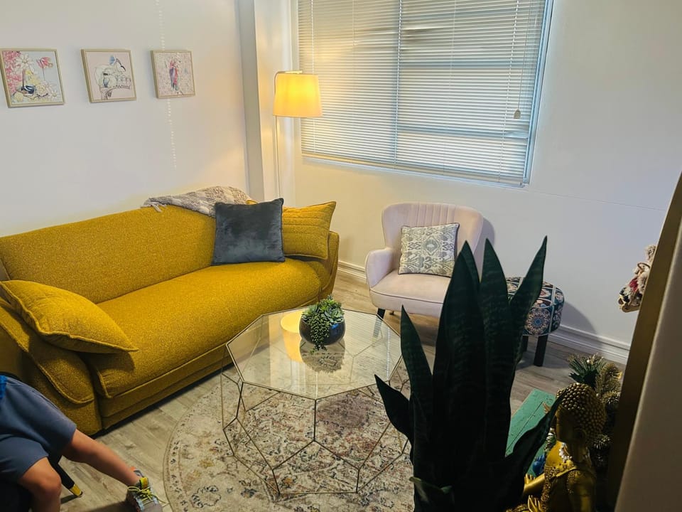 Chic Retreat in Granville - steps to train ! Apartment in Sydney