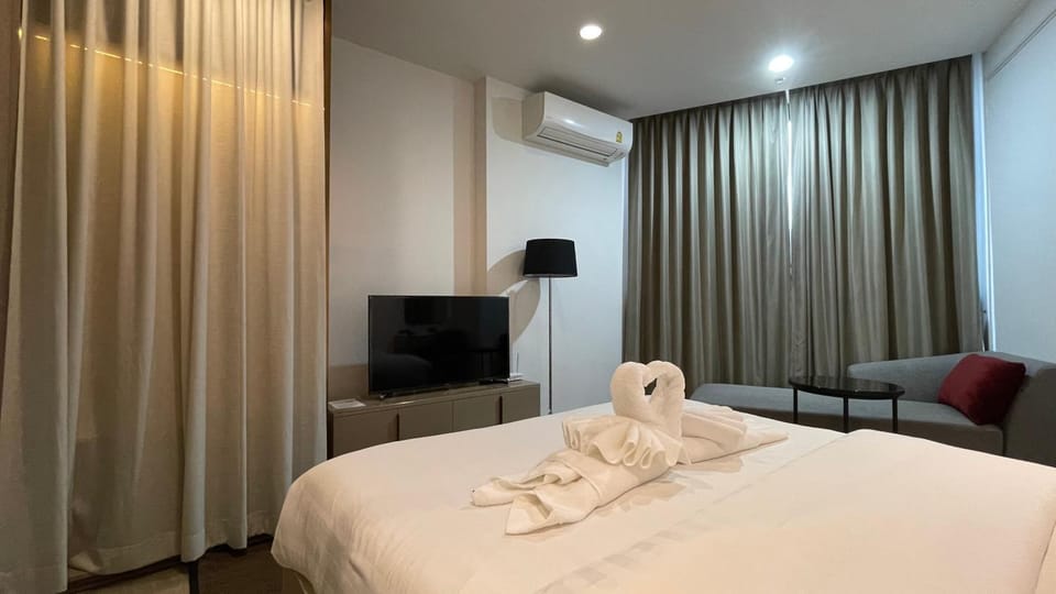 Bed, Photo of the whole room, Bedroom, air conditioner