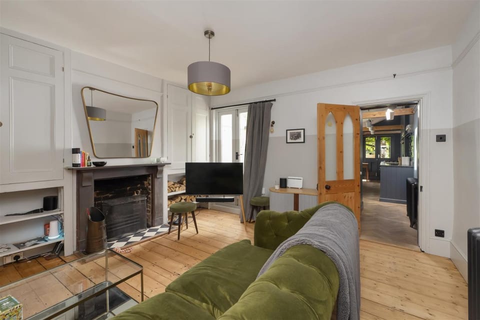 Communal lounge/ TV room, Living room, Seating area