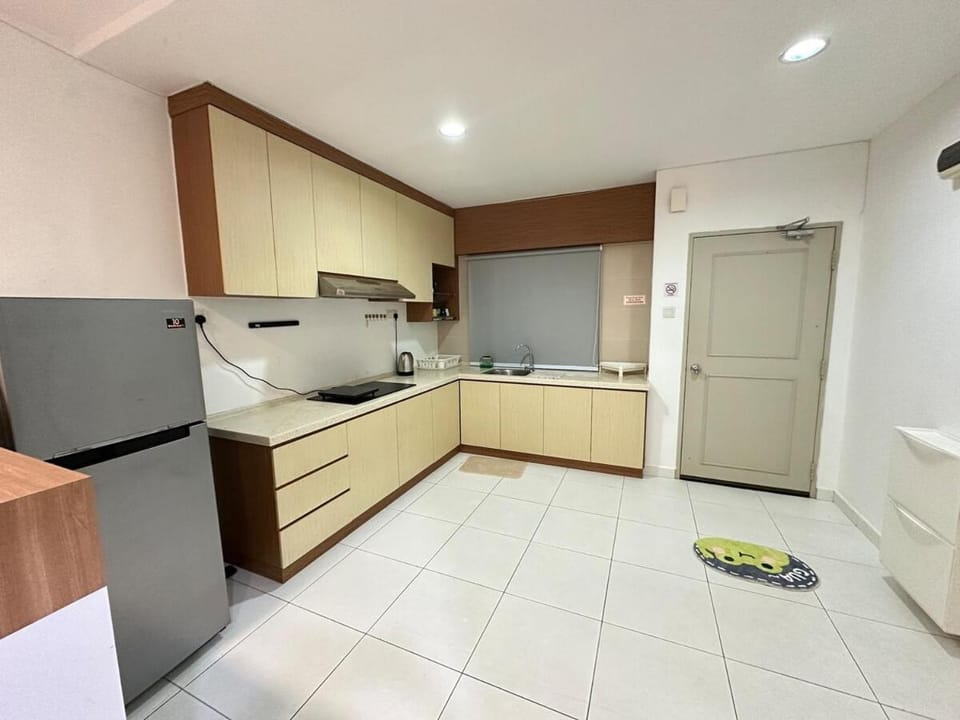 Mount Austin Akademik 2 parking spaces 3 double beds Apartment in Johor Bahru