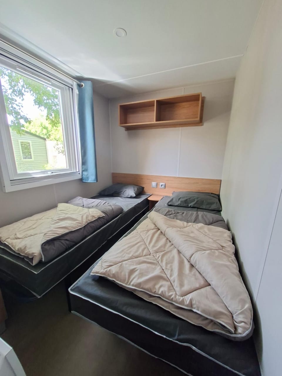 Grand Mobil-Home proche piscine , 4 étoiles Campground/ 
RV Resort in Parentis-en-Born