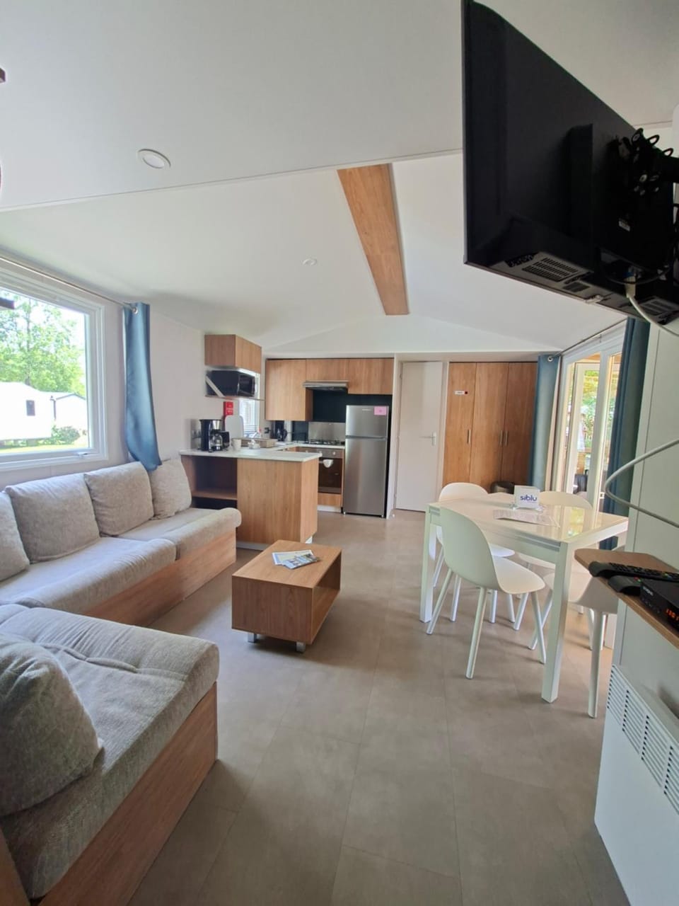 Grand Mobil-Home proche piscine , 4 étoiles Campground/ 
RV Resort in Parentis-en-Born
