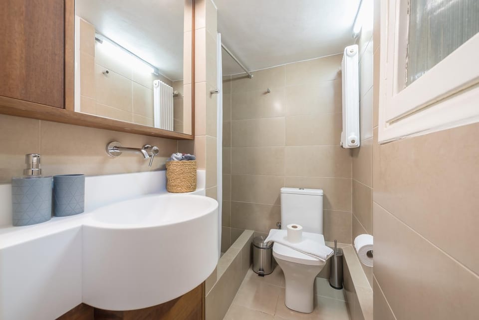 Ble Elia Karyatis Suite Apartment in Athens