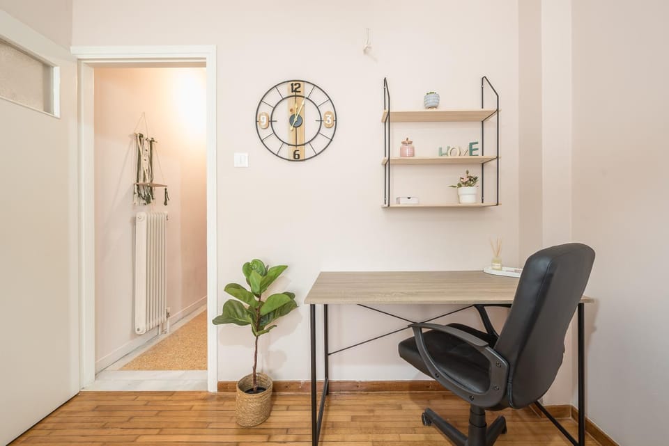 Ble Elia Karyatis Suite Apartment in Athens