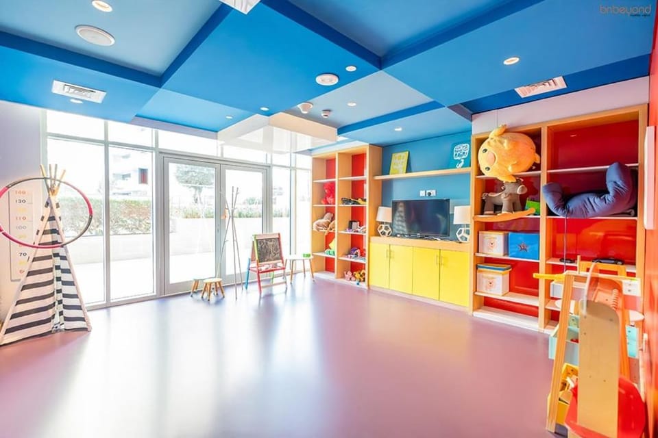 Bnbeyond's Artsy Canal-View Studio in the Heart of BBay Apartment in Dubai