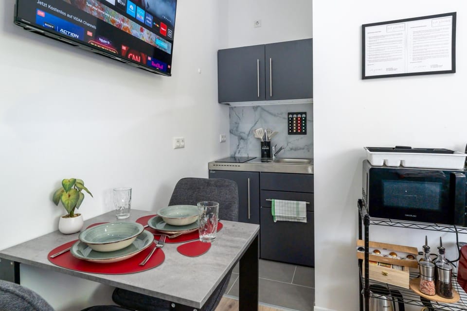 Coffee/tea facilities, Kitchen or kitchenette, Photo of the whole room, Dining area