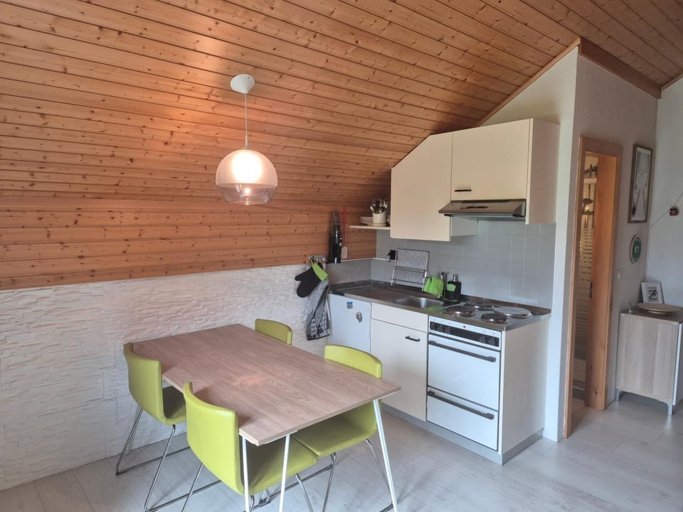 Dining area, oven, pet friendly, stove