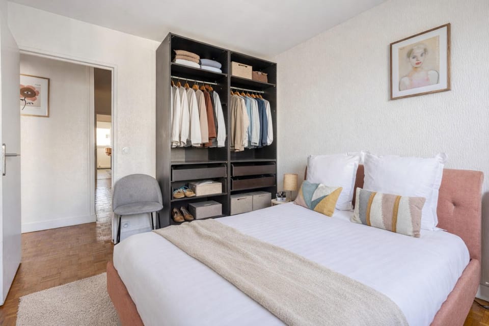 Furtive - La Defense Apartment in Puteaux