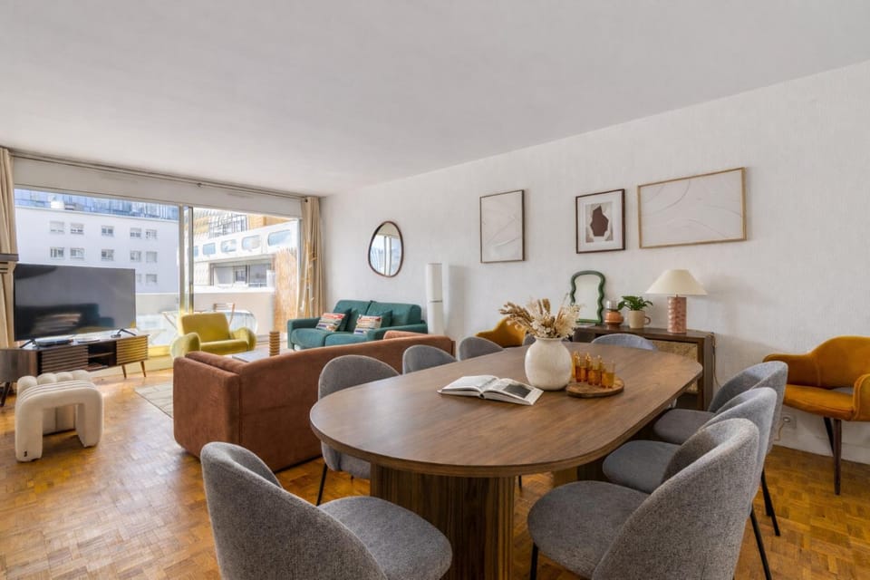 Furtive - La Defense Apartment in Puteaux