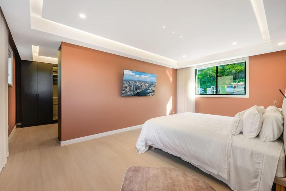 Prime Ocean Villa Floor-Ceiling & Sunrise Terrace House in Central Coast