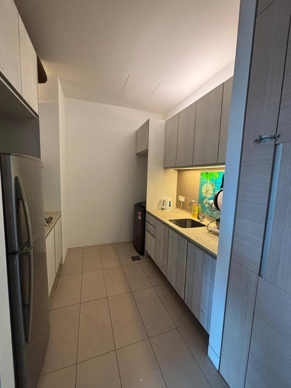 Kitchen or kitchenette, stove, washing machine