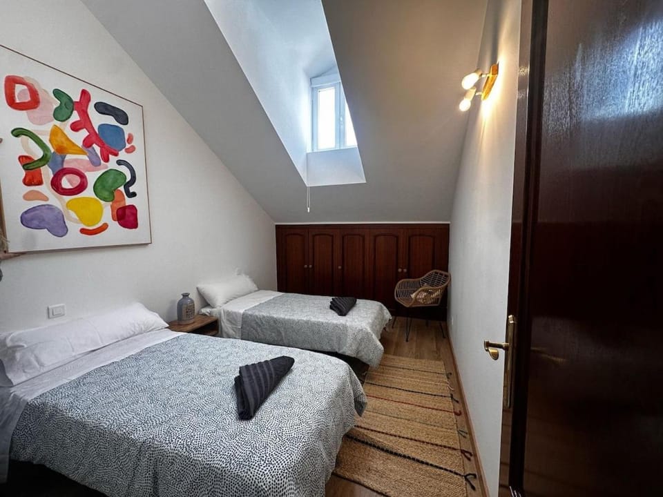 Duplex Museo de la evolución Parking and WIFI FREE Apartment in Burgos