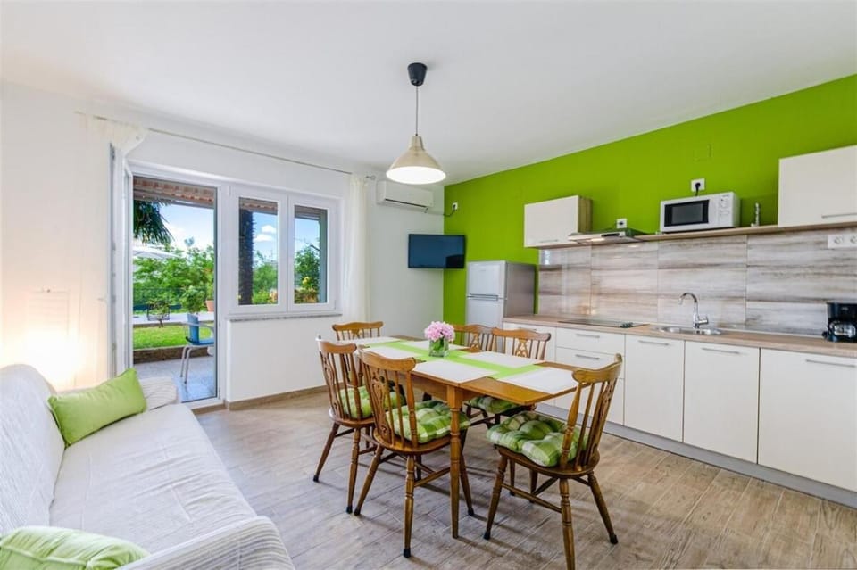 Kitchen or kitchenette, Living room, Dining area