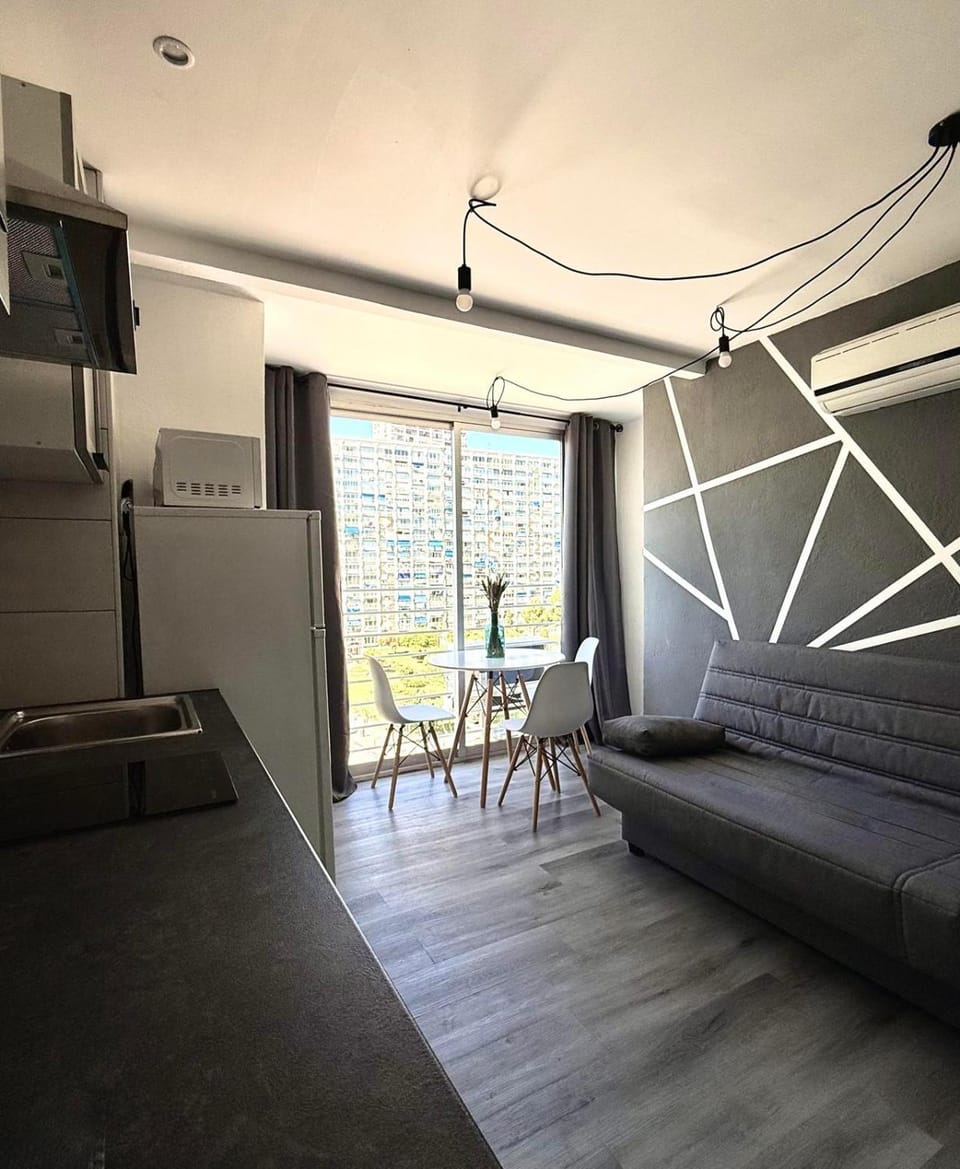 Kitchen or kitchenette, Seating area, Dining area