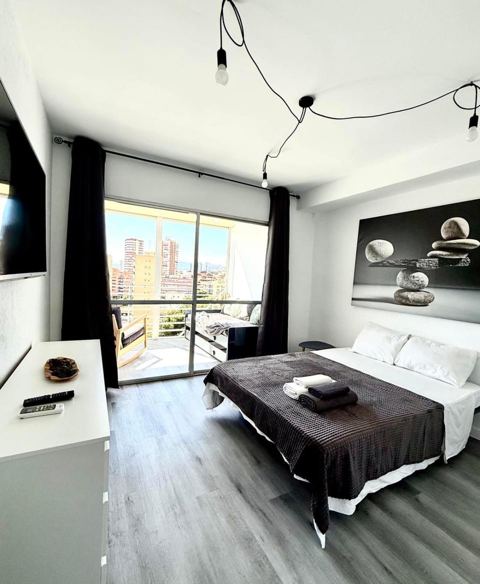 Bed, TV and multimedia, Photo of the whole room, Bedroom