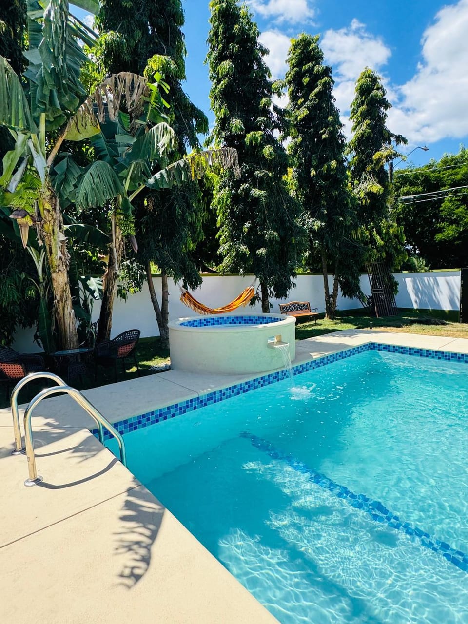 Swimming pool, sunbed