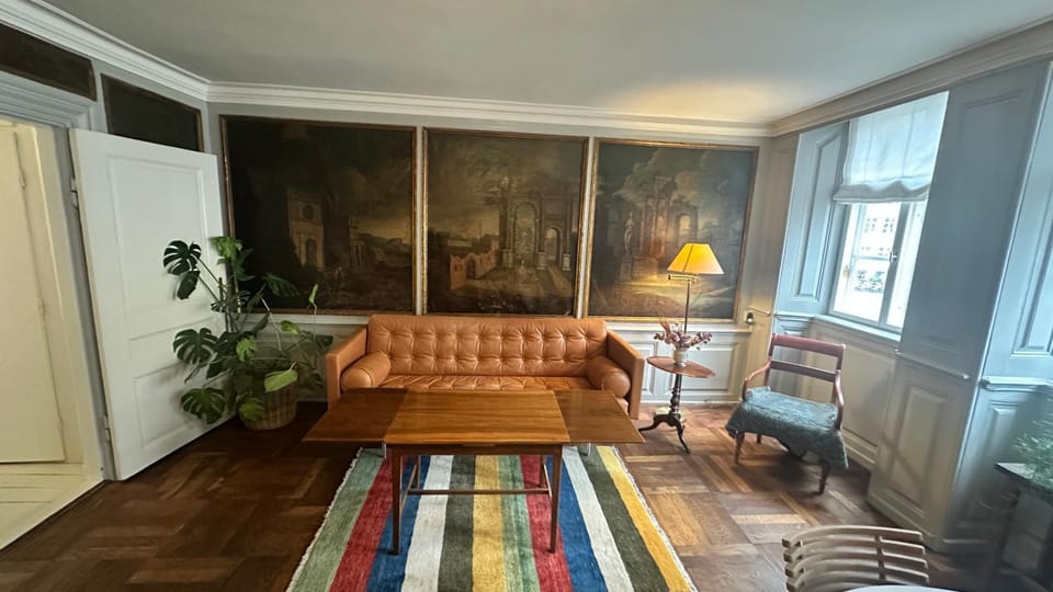 Living room, Seating area