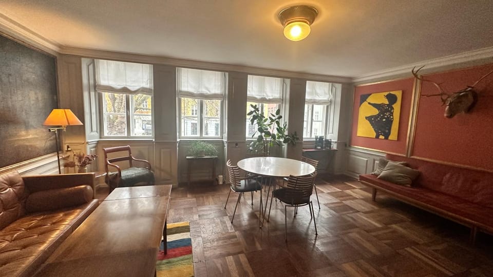 Living room, Seating area