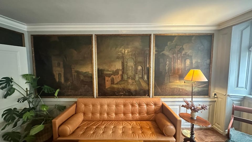 Living room, Seating area