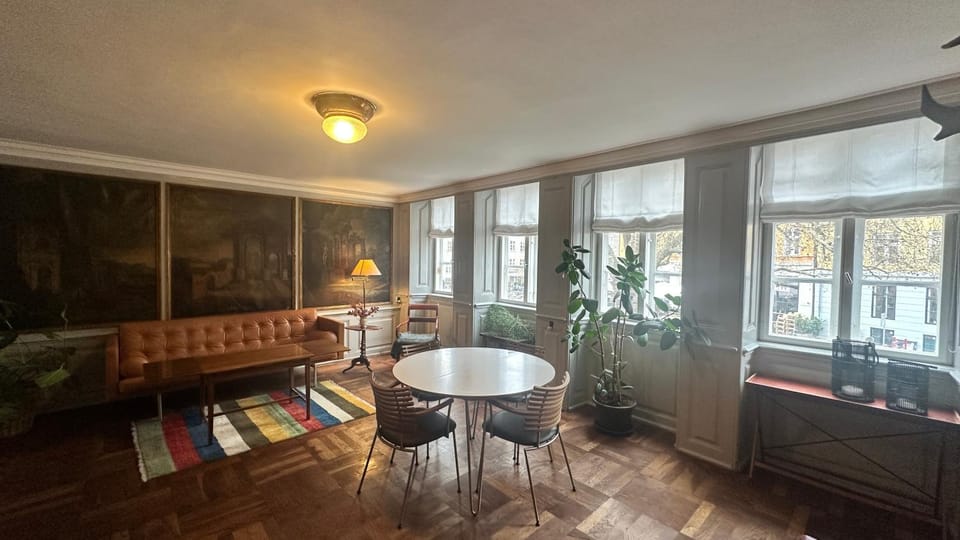 Living room, Seating area, Dining area