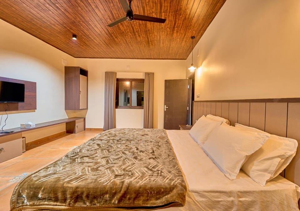 TV and multimedia, Photo of the whole room, Bedroom
