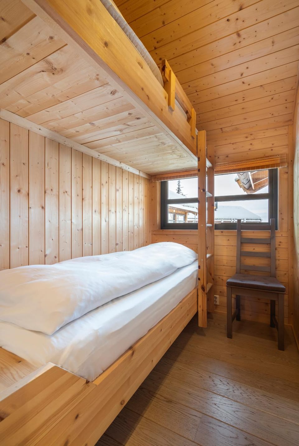 Bedroom, bunk bed