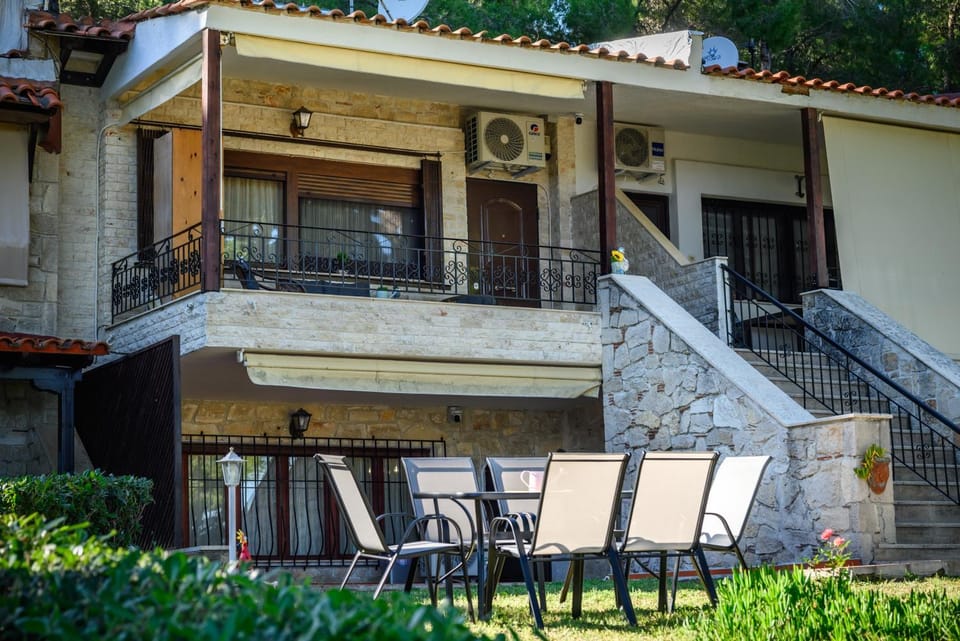 Property building, Mountain view, Mountain view, Sea view, Sea view, Location