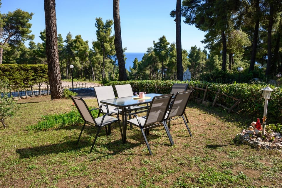 Natural landscape, Garden, View (from property/room), Garden view, Sea view