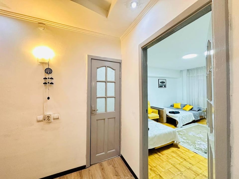 Уют в самом центре города рядом с гостиницей Казахстан рядом с метро Apartment in Almaty
