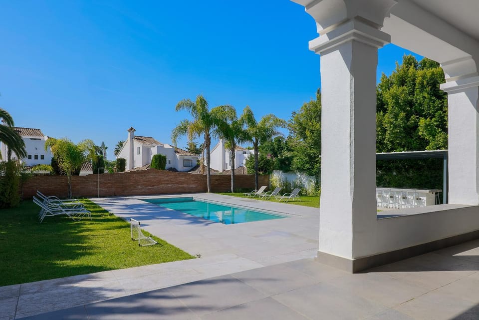Property building, Day, Garden, Garden view, Pool view, Swimming pool