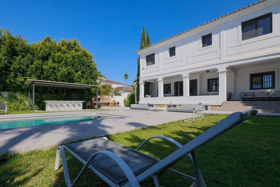 Property building, Spring, Day, Garden, Garden view, Pool view, Swimming pool, sunbed