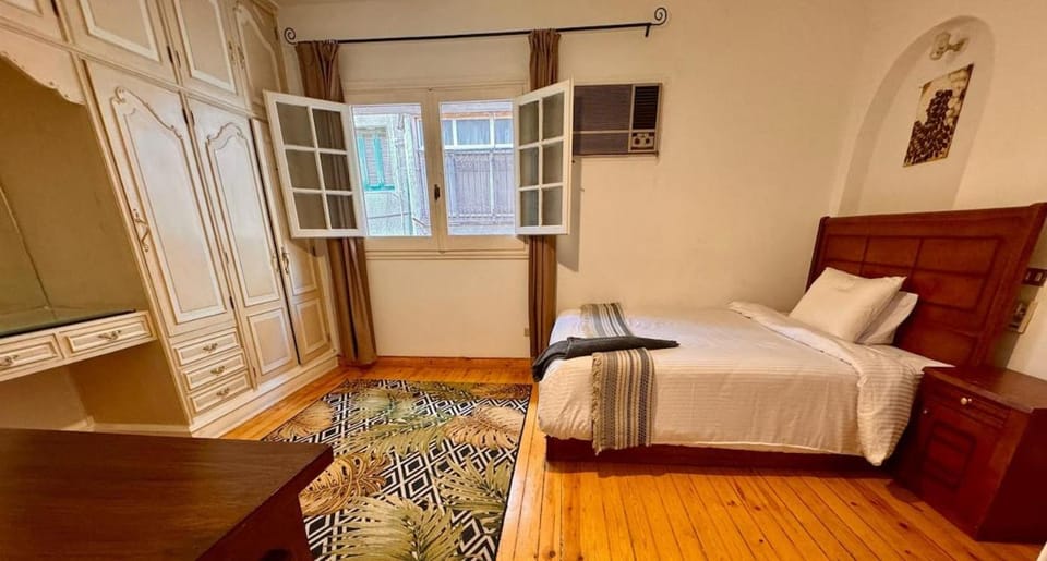 Photo of the whole room, Bedroom