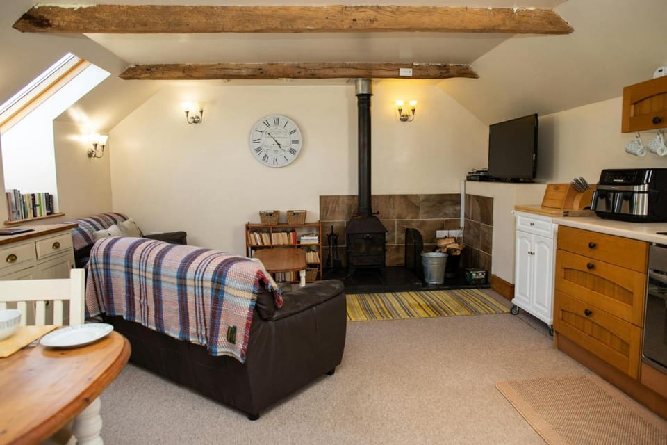 TV and multimedia, Kitchen or kitchenette, Living room, Dining area