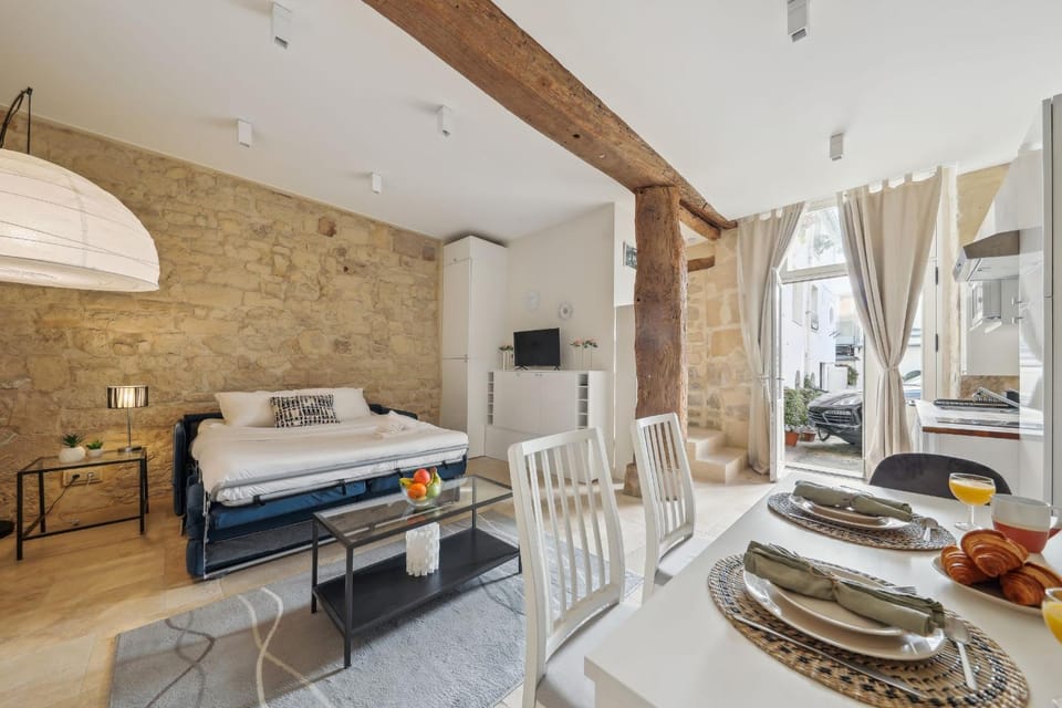 Bed, TV and multimedia, Living room, Seating area, Dining area