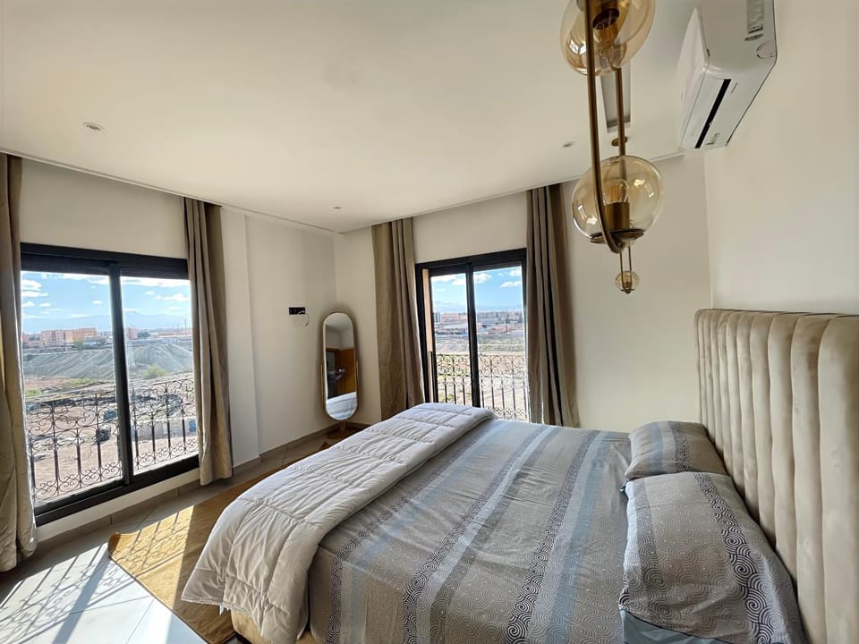 Bed, Natural landscape, Photo of the whole room, Bedroom