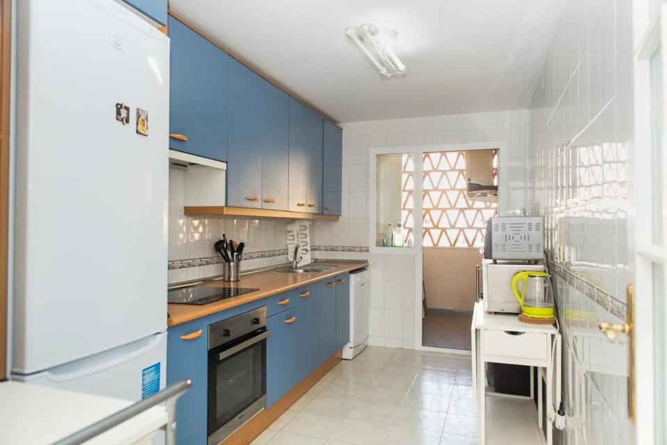 Modern & Bright family apartment, Torrequebrada Apartment in Benalmadena