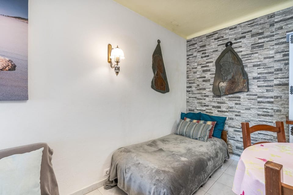 Property building, Living room, Bedroom