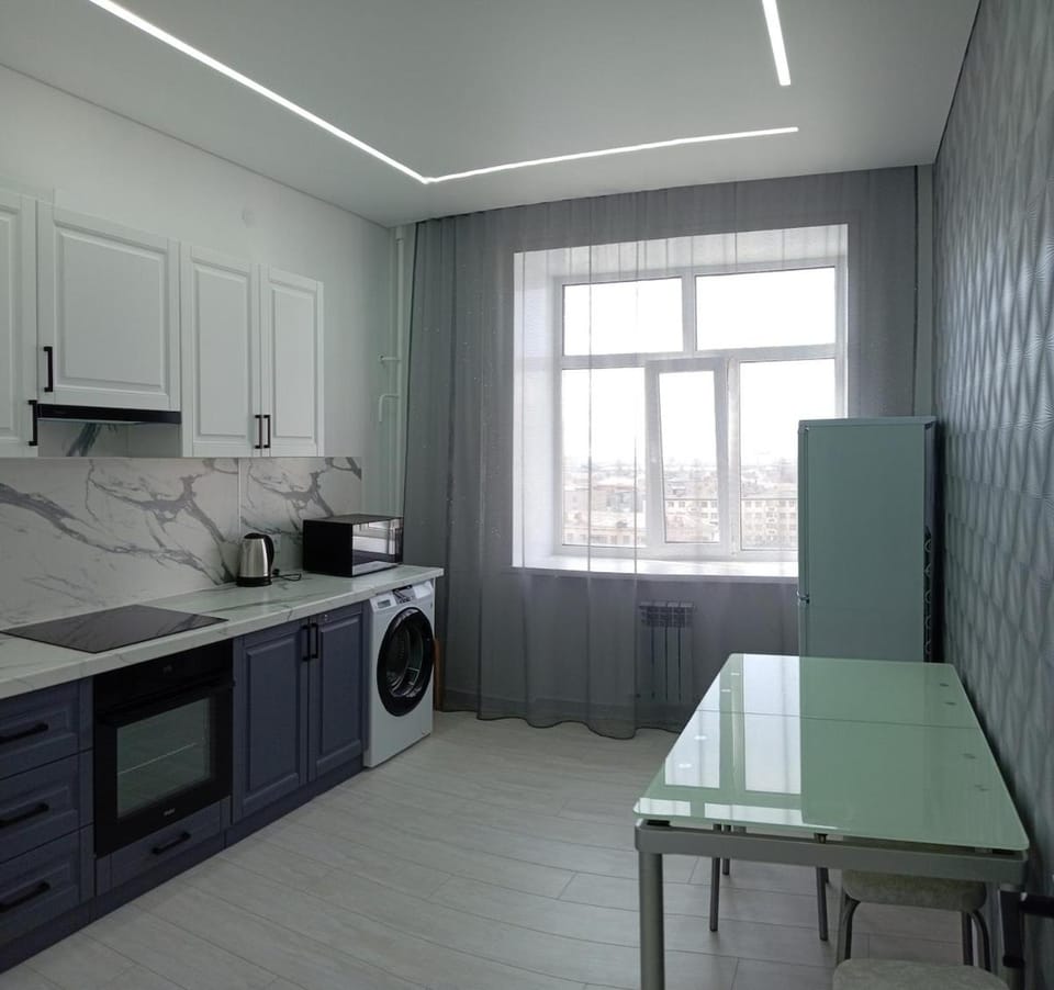 Kitchen or kitchenette, Dining area, stove, washing machine