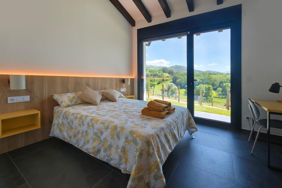 Decorative detail, Bedroom, Garden view