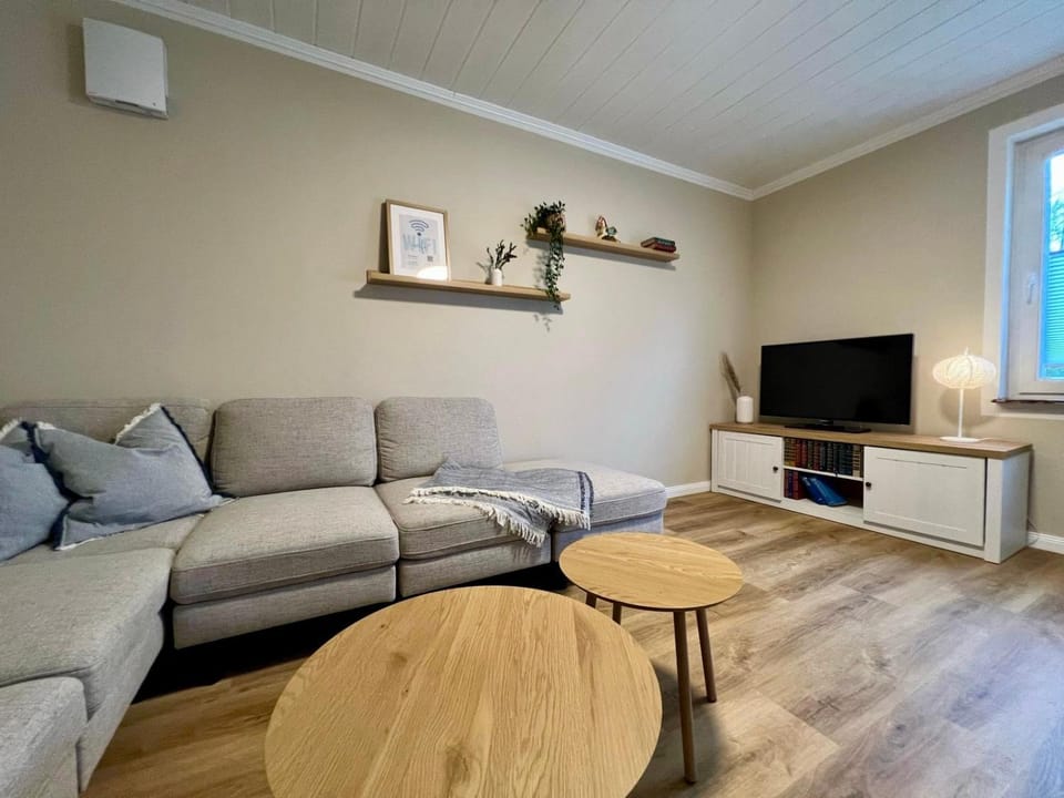 Communal lounge/ TV room, TV and multimedia, Living room, Evening entertainment