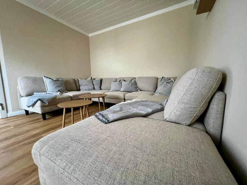Living room, Photo of the whole room