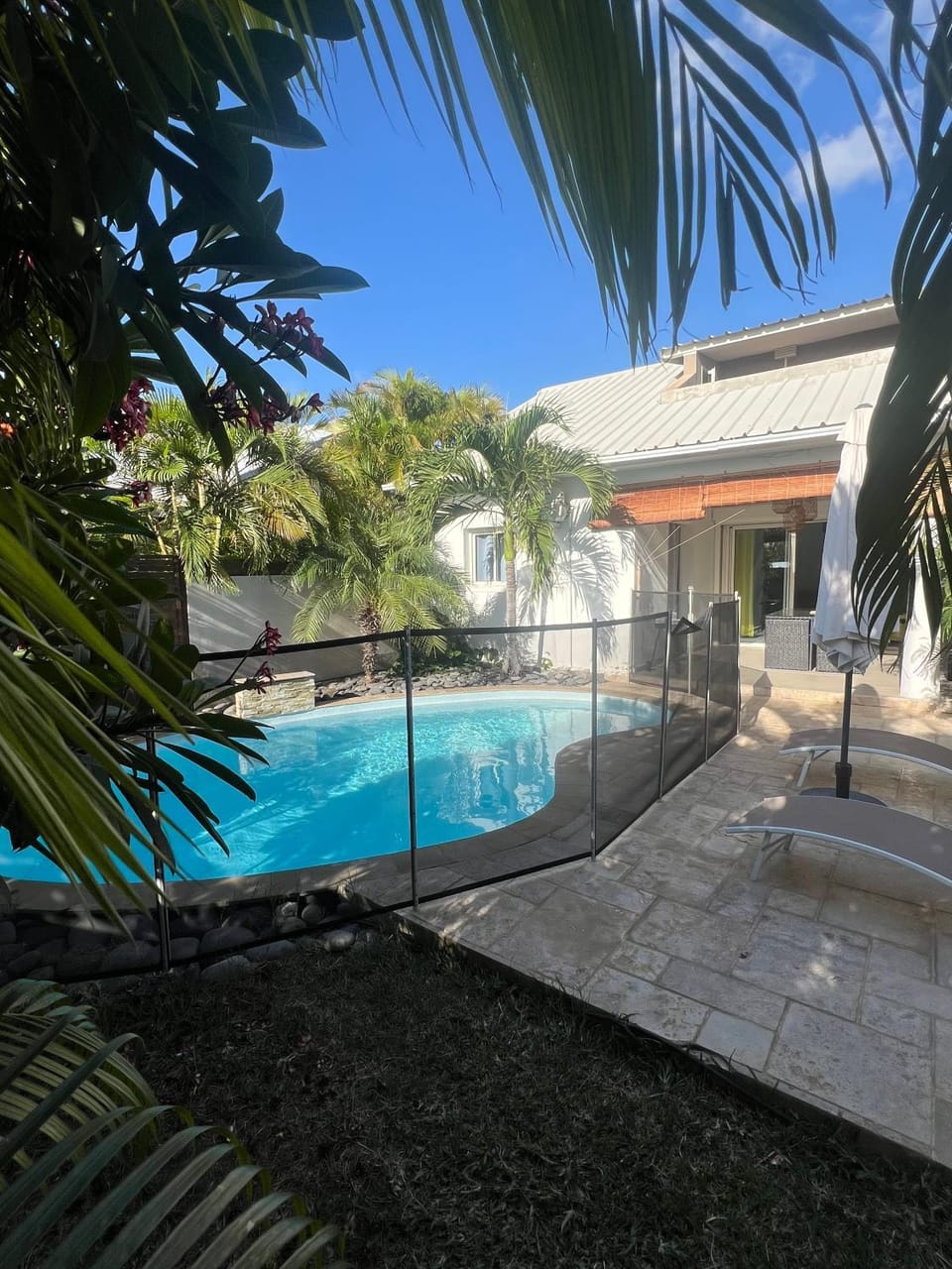 Property building, Garden, Swimming pool