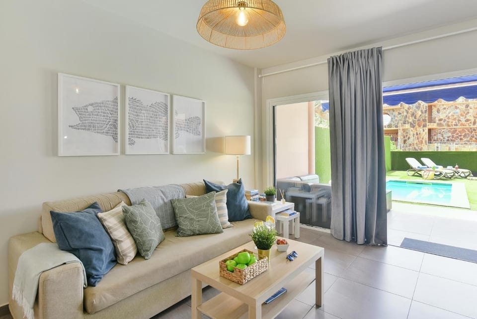 Living room, Pool view