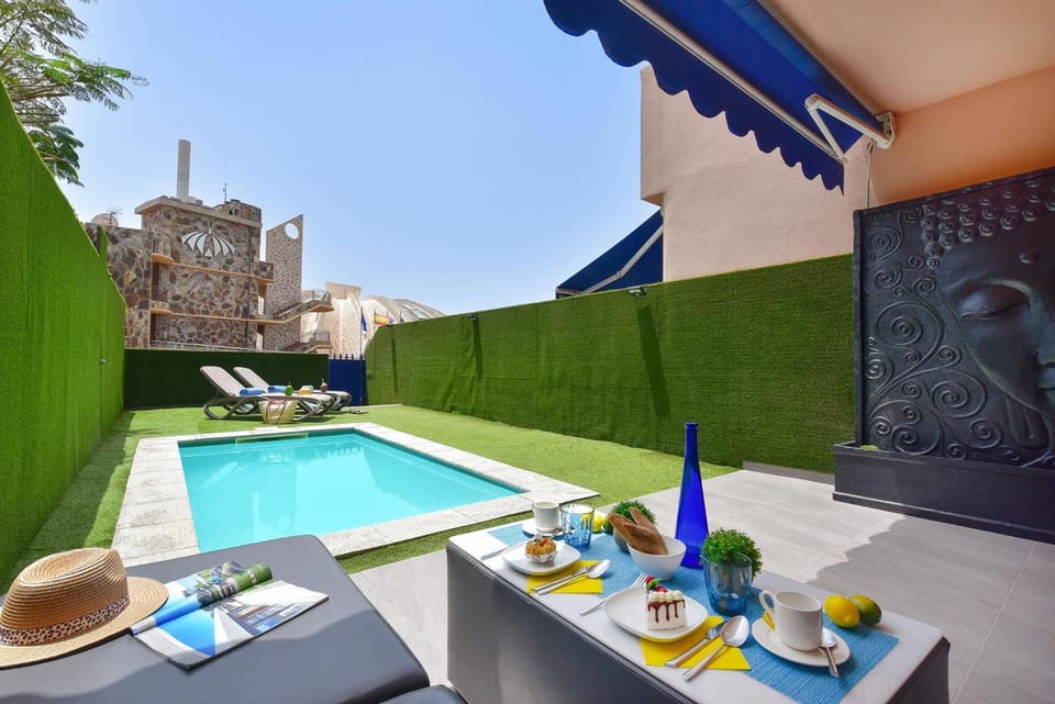 Day, Pool view, Swimming pool, sunbed