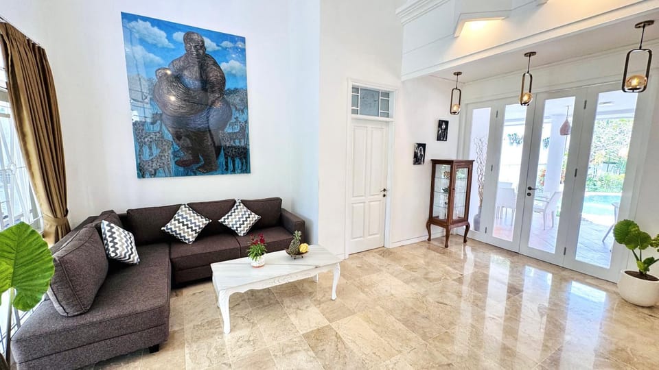 Living room, Seating area, air conditioner