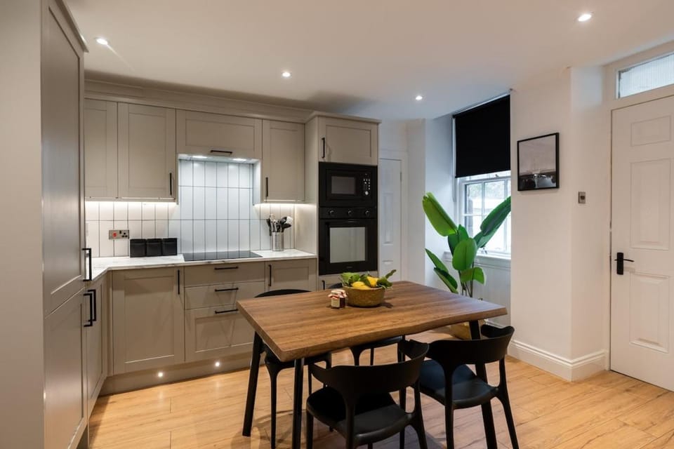 Hamilton Residence - Private Main Door 1BR Apartment in Glasgow