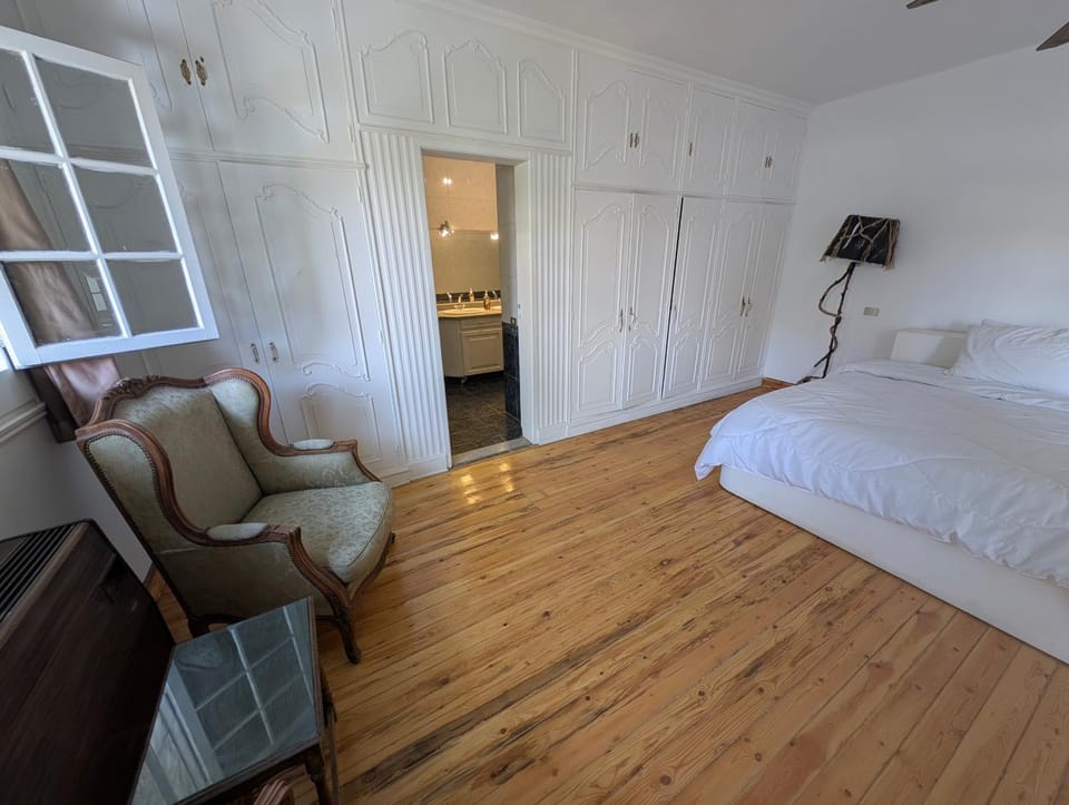 Bed, Photo of the whole room, Seating area, Bedroom