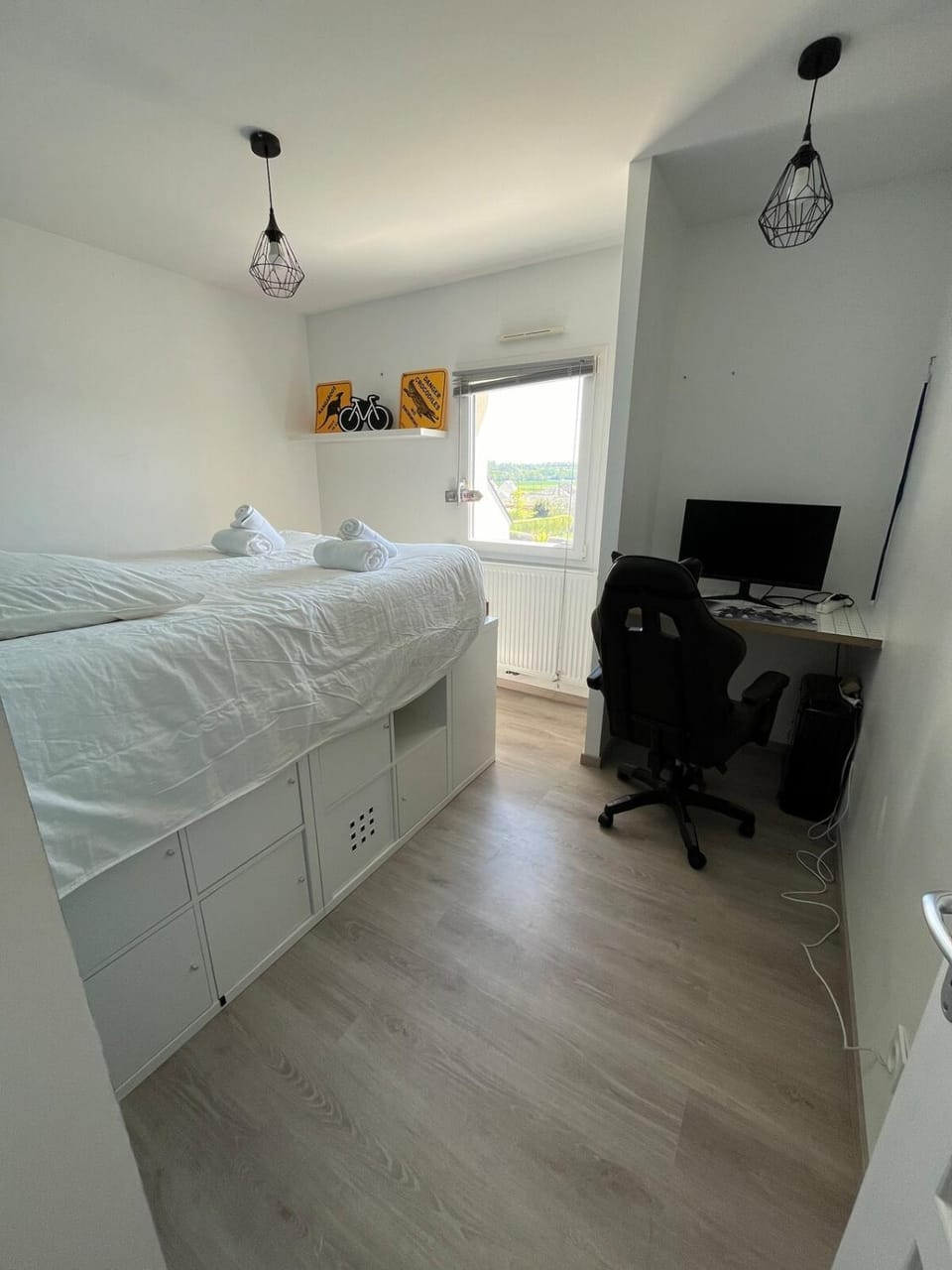 Bed, Photo of the whole room