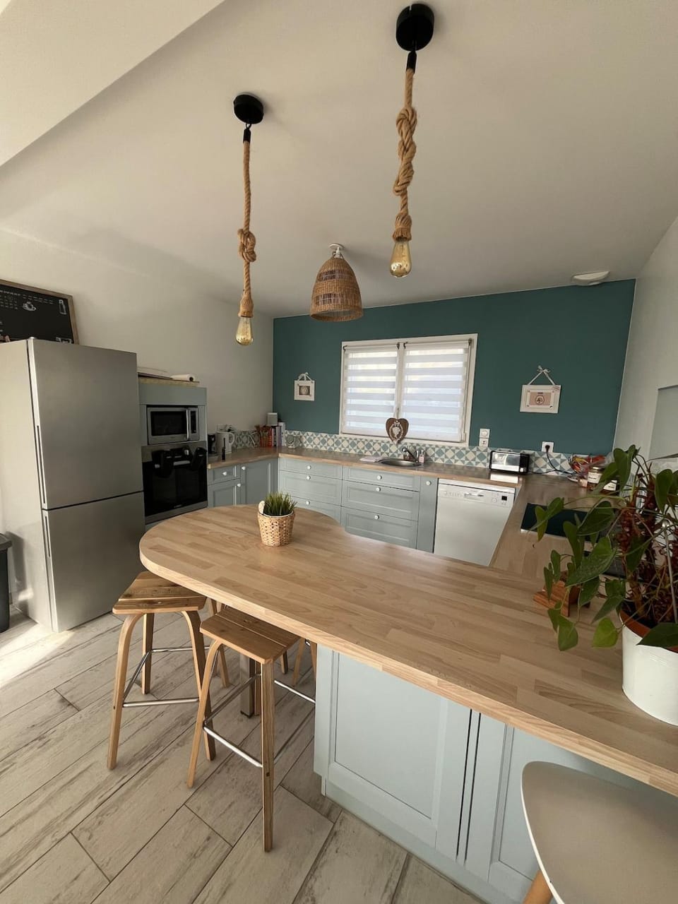 Kitchen or kitchenette, Kitchen or kitchenette, Dining area, oven, stove